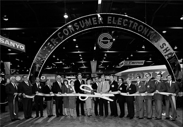 چهل سال نمایشگاه فناوری سیایاس از دریچه دوربین چهل سال نمایشگاه فناوری سیایاس از دریچه دوربین