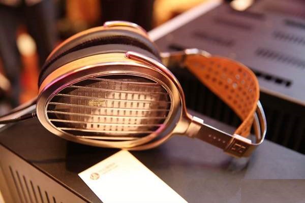 حرفهایترین هدفون دنیا روانه بازار شد حرفهایترین هدفون دنیا روانه بازار شد