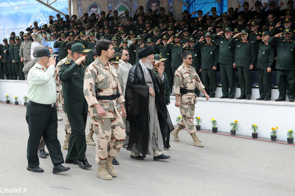 حضور رهبری در مراسم دانش آموختگی دانشجویان دانشگاه امام حسین