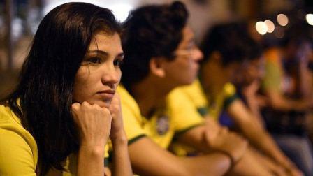 هواداران نیمار مقابل بیمارستان محل بستری (عکس)