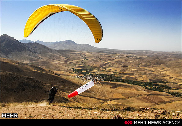 پرواز با پاراگلایدر - تبریز (عکس)