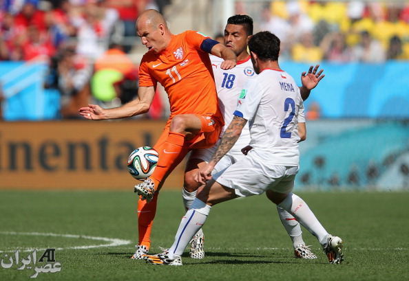 مسابقه فوتبال هلند و شیلی (عکس)