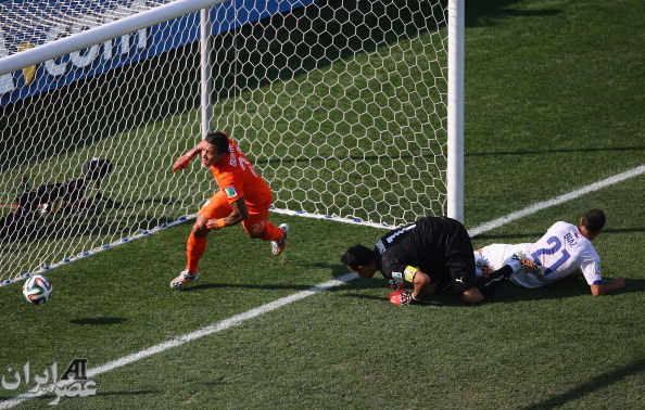 مسابقه فوتبال هلند و شیلی (عکس)