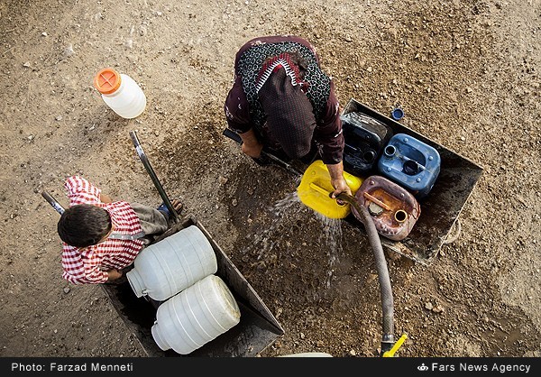 آبرسانی به روستاهای محروم کرمانشاه (عکس)