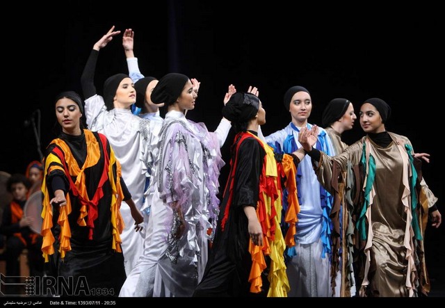 کمدی موزیکال «خروس زری ، پیرهن پری» (عکس)