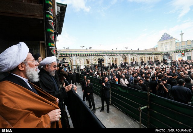عزاداری عاشورا با حضور روحانی (عکس)