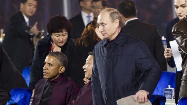 خودمانی‌ شدن پوتین و همسر رییس جمهور چین (عکس)