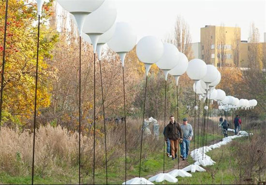 دیوار برلین نورانی شد (+عکس)