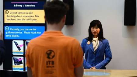 روبات انسان نما در خدمت گردشگران روبات انسان نما در خدمت گردشگران