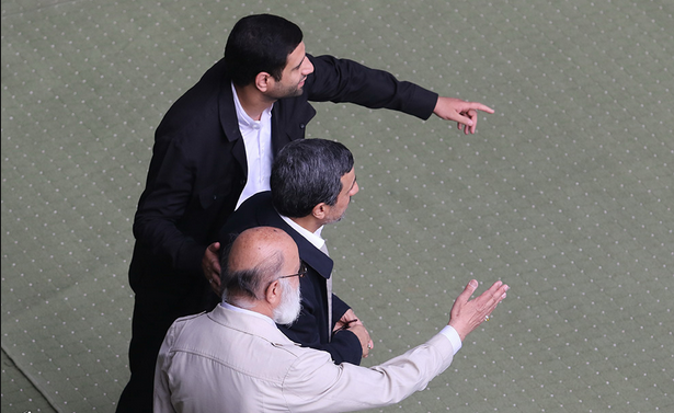 احمدی نژاد؛ حاصل عدم مشارکت مردم در انتخابات اسفند 81 احمدی نژاد؛ حاصل عدم مشارکت مردم در انتخابات اسفند 81