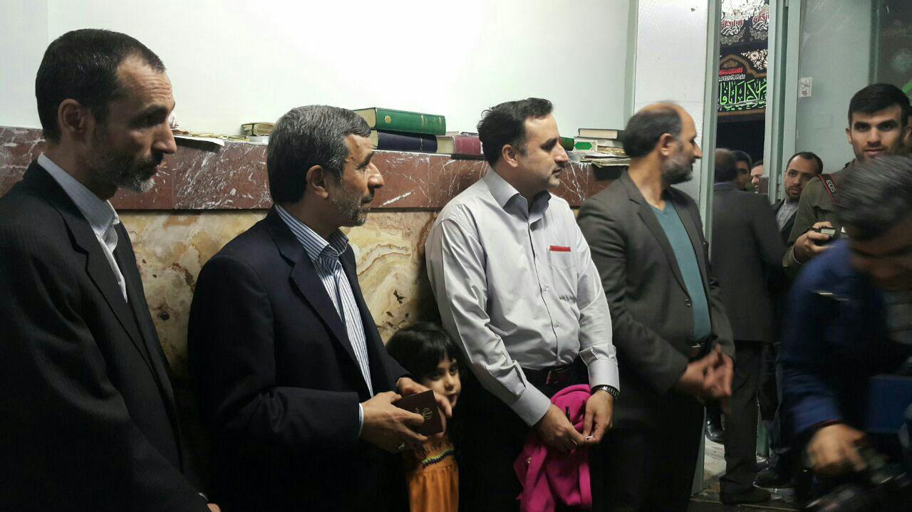 احمدی نژاد و بقایی در صف رای دادن(عکس)