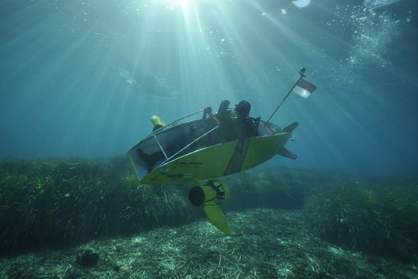 زیردریایی برقی شخصی با قدرت مانوردهی بالا