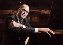 کنسرت «گوتلیب والیش» در تالار وحدت کنسرت «گوتلیب والیش» در تالار وحدت