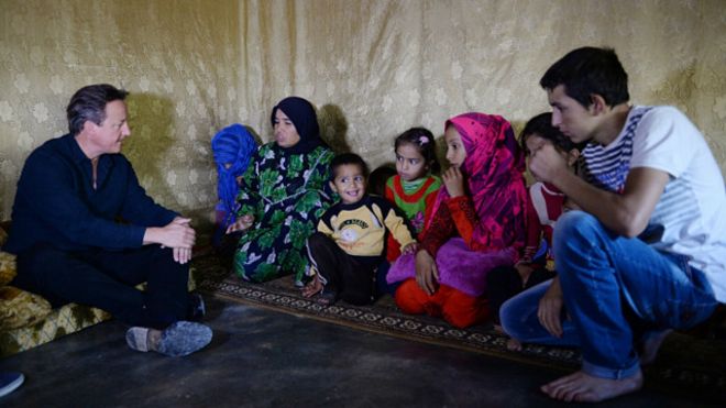 دیدار نخست وزیر انگلیس با آوارگان سوریه (+عکس)