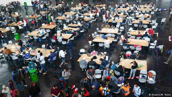 زد و خورد صدها پناهجو به هنگام تقسیم غذا در کمپی در آلمان