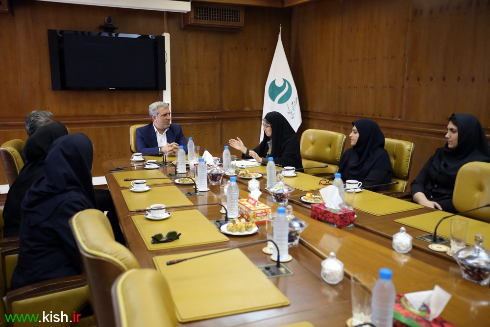 دیدار نوروزی مدیرعامل سازمان منطقه آزاد کیش با کارکنان ادارات