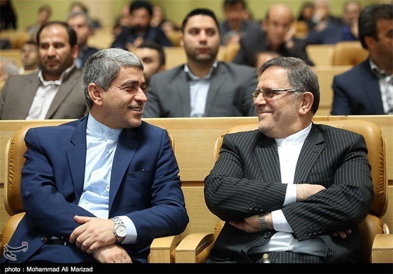 گرانی قیمت دلار، سیف و طیب‌نیا را به مجلس کشاند