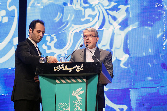 افتتاحیه سی و پنجمین جشنواره فیلم فجر (+عکس)