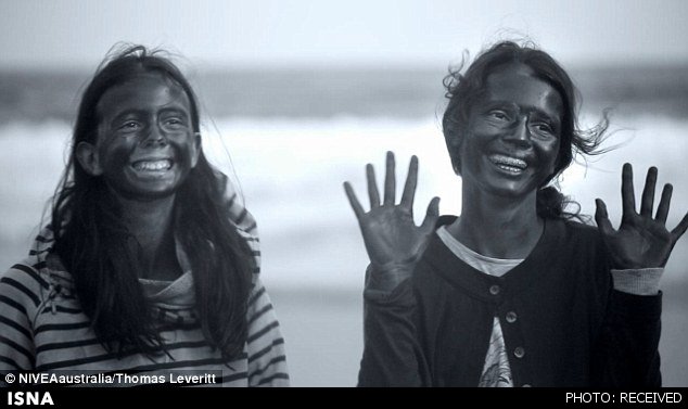 استفاده صحیح از ضدآفتاب با دوربین فرابنفش استفاده صحیح از ضدآفتاب با دوربین فرابنفش