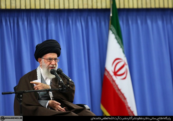 مقام معظم رهبری: آمریکا اخلال و خدعه می‌کند و بعد گلایه می‌کنند که چرا ما بدبینیم/ جنسی که مشابه داخلی دارد مطلقاً نباید وارد شود