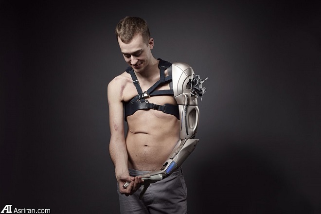 جذابترین دست مصنوعی جهان مجهز به پهپاد و چراغ قوه جذابترین دست مصنوعی جهان مجهز به پهپاد و چراغ قوه