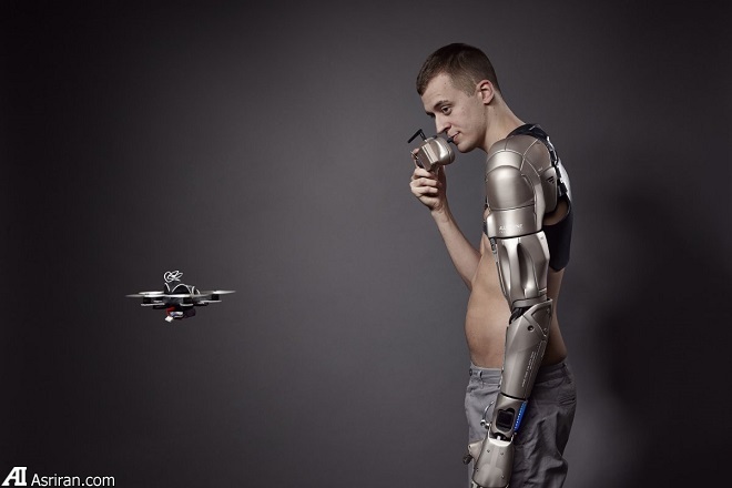 جذابترین دست مصنوعی جهان مجهز به پهپاد و چراغ قوه جذابترین دست مصنوعی جهان مجهز به پهپاد و چراغ قوه