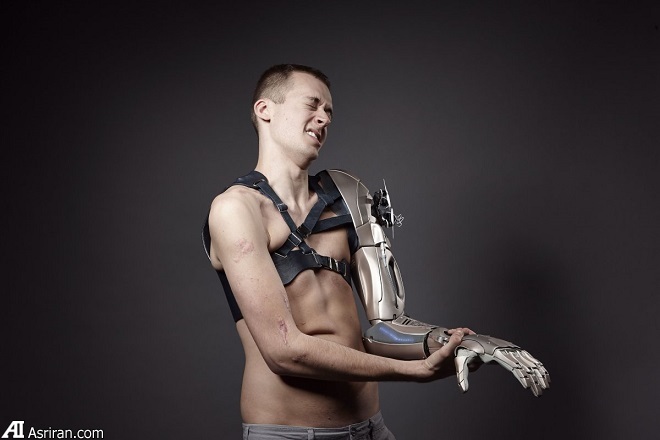 جذابترین دست مصنوعی جهان مجهز به پهپاد و چراغ قوه جذابترین دست مصنوعی جهان مجهز به پهپاد و چراغ قوه