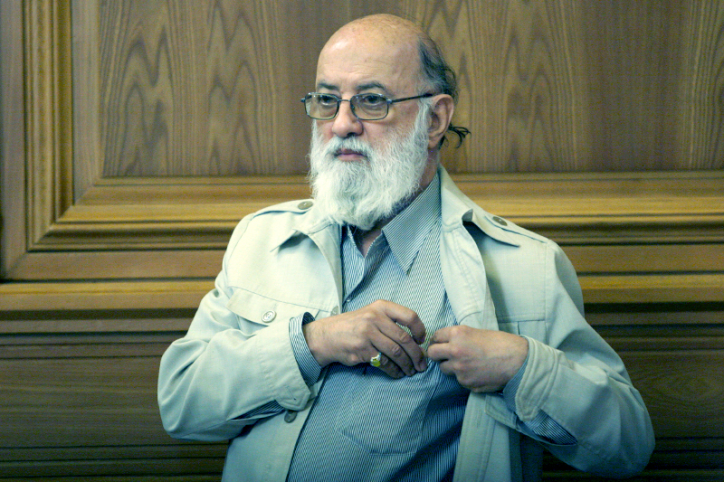 آقای چمران! حقوق تان را به پدرتان نگویید ولی حق مخفی کاری در برابر مردم ندارید