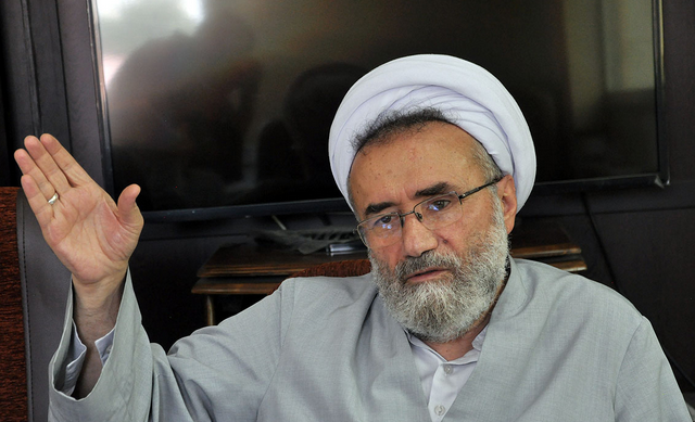 مسیح مهاجری: روحانی برای انتخابات آینده تردید داشت اما راضی به حضور شد/ ناطق نوری کاندیدا نشد چون معتقد است نمی‌گذارند دست رئیس‌جمهور باز باشد/ روحانی از عقب‌نشینی وزیر ارشاد در مورد کنسرت‌ها عصبانی شد / عده‌ای نگذاشته‌اند احمدی نژاد محاکمه شود/ برخی آقایان اعتقادی به آخرت ندارند/ روحانی و ناطق خطیب جمعه شوند