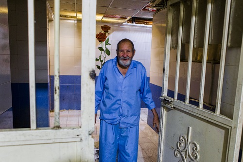 زندگی اجباری در زندان یا پناهگاه بینوایان زندگی اجباری در زندان یا پناهگاه بینوایان