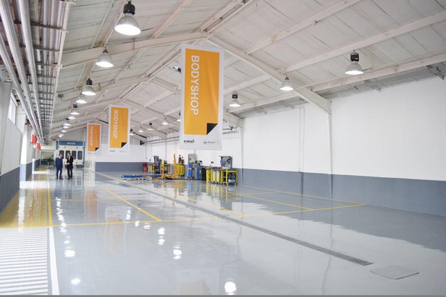 پیاده سازی استانداردهای جهانی رنو در ارتقاء کیفیت فروش و خدمات پس از فروش (+عکس) پیاده سازی استانداردهای جهانی رنو در ارتقاء کیفیت فروش و خدمات پس از فروش (+عکس)