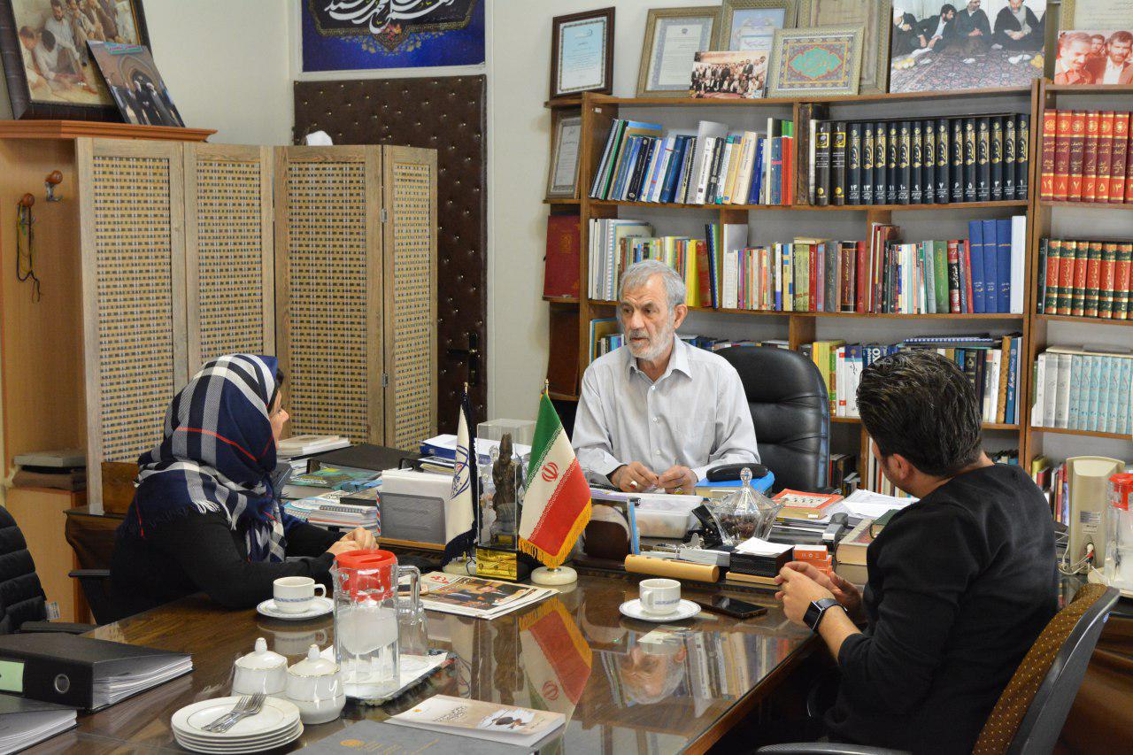 حسن غفوری فرد: استادیوم رفتن زنان لزومی ندارد/ احمدی نژاد ظرفیت رییس جمهور شدن را نداشت/ احمدی نژاد گفت در دانشگاه بین المللی قزوین برای دیگر کشورها رییس جمهور تربیت کنیم/ رای دادن به موسوی برایم گران تمام شد/ «رئیس جمهور کومور» تربیت شده جامعه المصطفی است