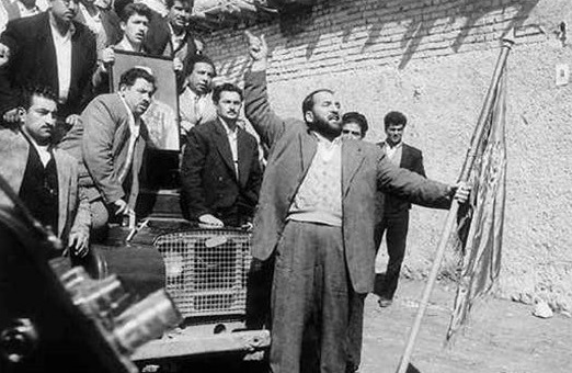 وقتی مدیر کل کتاب درسی روایت رسمی 28 مرداد را نمی داند!