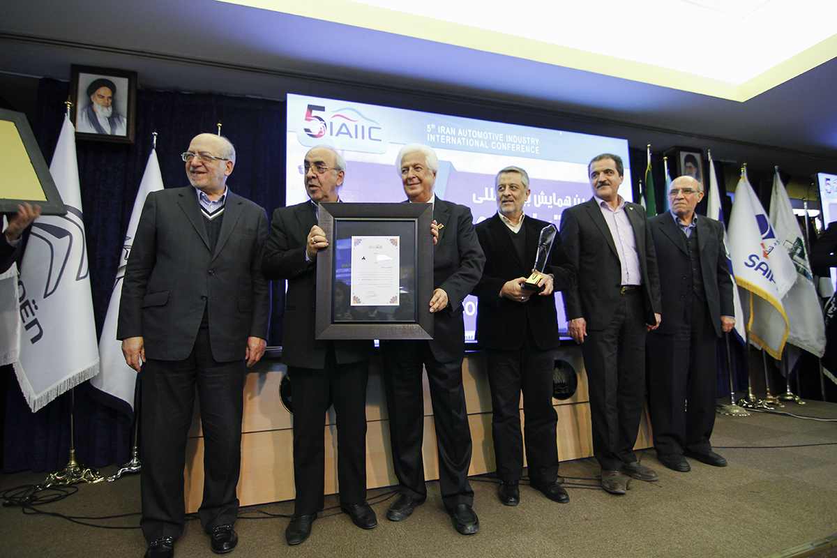 پنجمین همایش خودرو ایران با تجلیل از پیشکسوتان صنعت قطعه سازی پایان یافت پنجمین همایش خودرو ایران با تجلیل از پیشکسوتان صنعت قطعه سازی پایان یافت