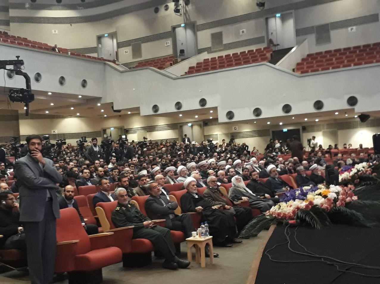 حضور سردار سلیمانی در مراسم سالگرد شهید «عماد مغنیه» (+عکس) حضور سردار سلیمانی در مراسم سالگرد شهید «عماد مغنیه» (+عکس)