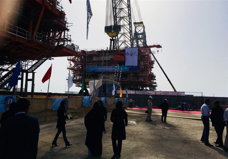 انجام عملیات بارگیری و انتقال اولین سکوی فاز ۲۲ پارس جنوبی توسط قرارگاه خاتم‌الانبیا (+ عکس)