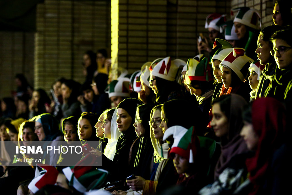 مسابقه تیمملی با حضور بانوان در ورزشگاه بدون درد و خونریزی(+عکس) مسابقه تیمملی با حضور بانوان در ورزشگاه بدون درد و خونریزی(+عکس)