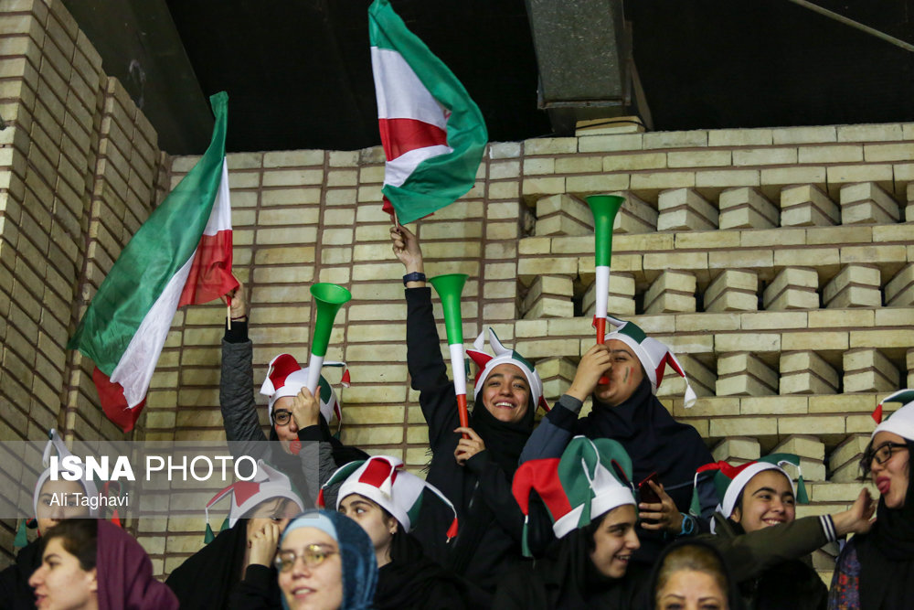 مسابقه تیمملی با حضور بانوان در ورزشگاه بدون درد و خونریزی(+عکس) مسابقه تیمملی با حضور بانوان در ورزشگاه بدون درد و خونریزی(+عکس)