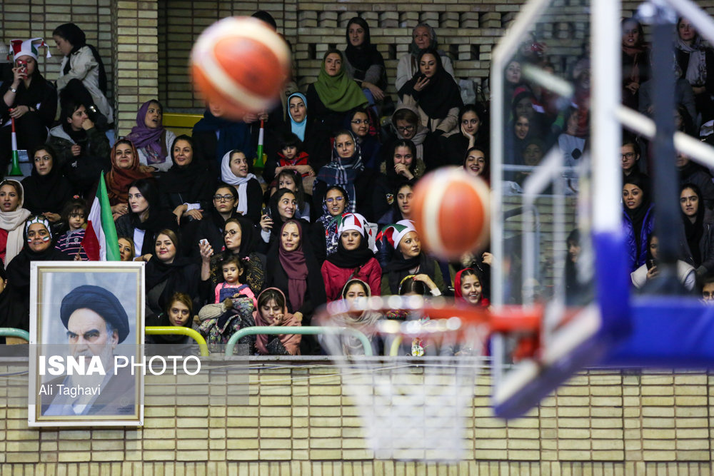مسابقه تیمملی با حضور بانوان در ورزشگاه بدون درد و خونریزی(+عکس) مسابقه تیمملی با حضور بانوان در ورزشگاه بدون درد و خونریزی(+عکس)