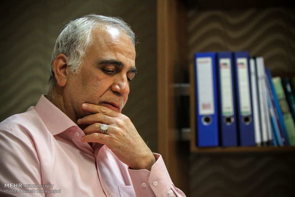 وزیر دولت احمدی نژاد: پیروز مناظره اول دولت روحانی بود/ قالیباف مضطرب است/ شخصی که به مطالب توهین آمیز استناد می کند ناتوان از اداره مملکت است وزیر دولت احمدی نژاد: پیروز مناظره اول دولت روحانی بود/ قالیباف مضطرب است/ شخصی که به مطالب توهین آمیز استناد می کند ناتوان از اداره مملکت است