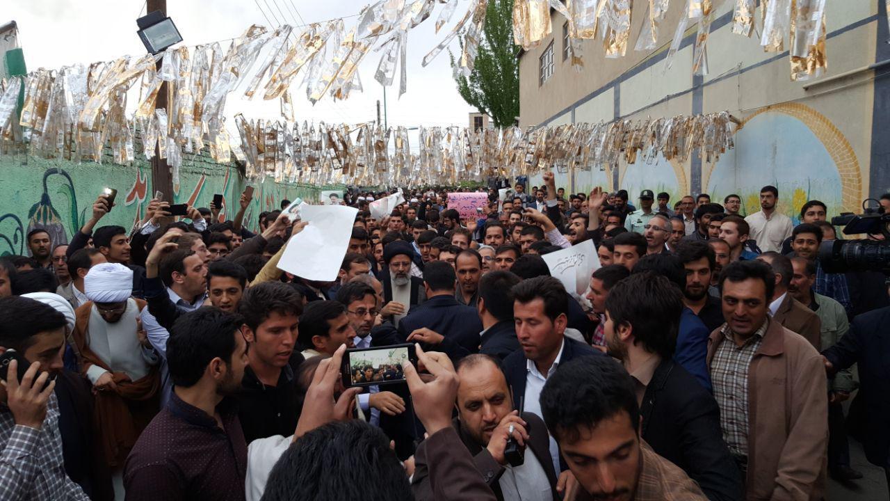 حضور رئیسی در جمع مردم زنجان (+عکس)