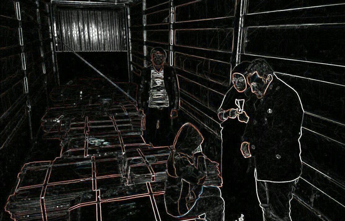 کشف ۳مرد و ۱ زن قاچاق از داخل بار کانتینر (+عکس) کشف ۳مرد و ۱ زن قاچاق از داخل بار کانتینر (+عکس)