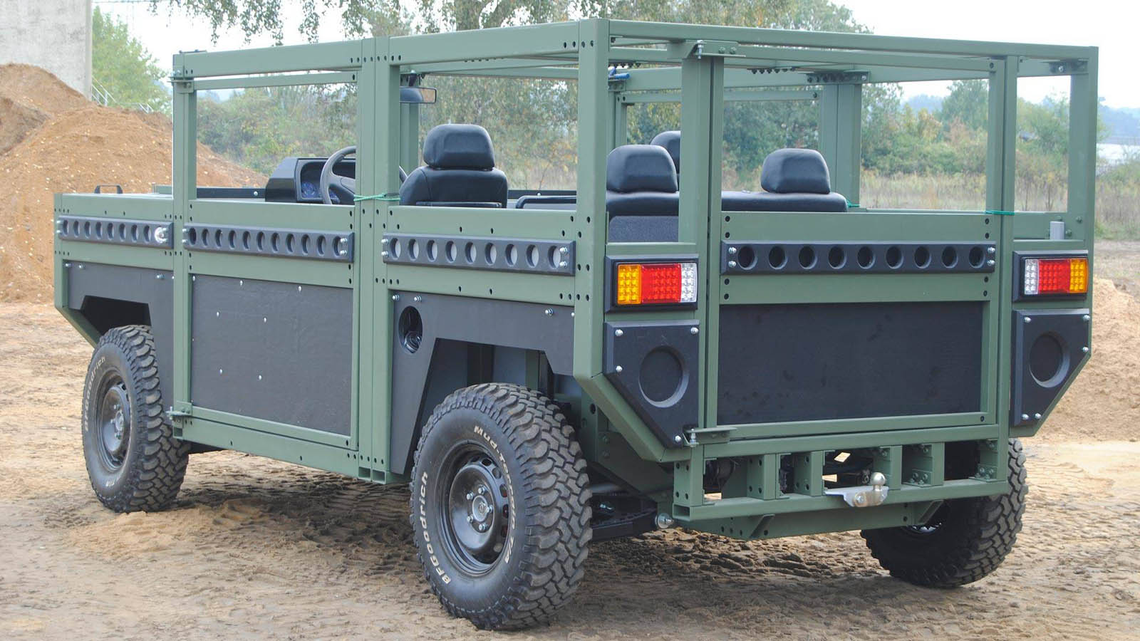 پارتیزان 1،خودرویی با خدمات 100 ساله/// شاسی بلند ساده و کاربردی نظامی