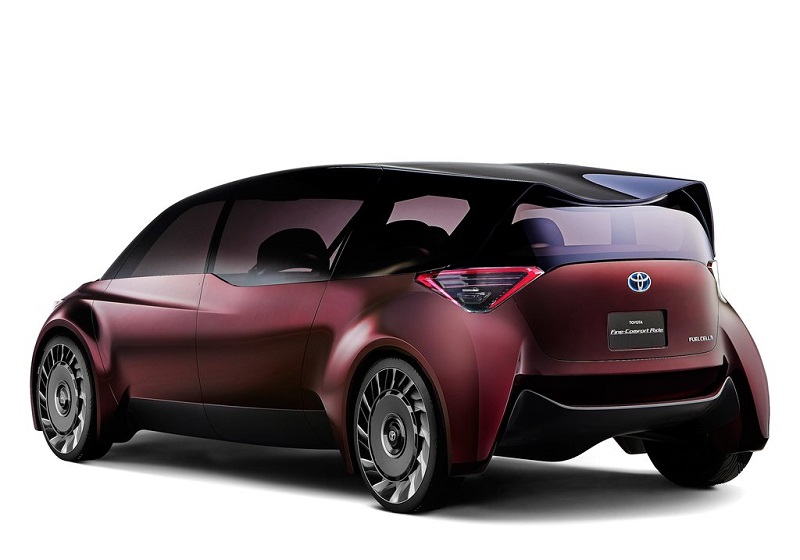 فاینکامفورت تویوتا مدلی برای نمایش اطلاعات روی شیشههای جانبی فاینکامفورت تویوتا مدلی برای نمایش اطلاعات روی شیشههای جانبی