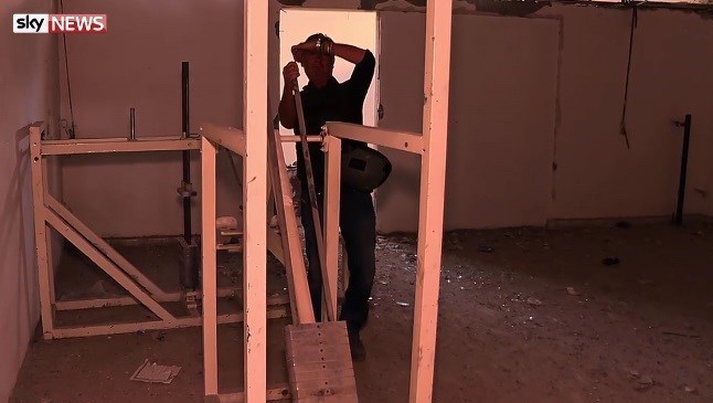 وحشت عریان در وحشت عریان در