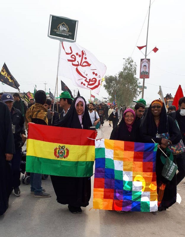 دو خبرنگار آمریکای جنوبی در پیاده روی اربعین (+عکس)