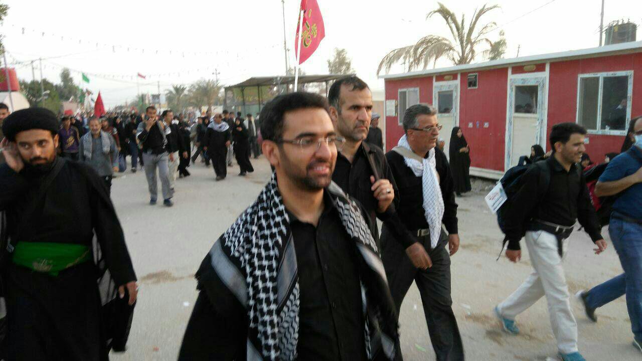 وزیر ارتباطات در پیاده روی اربعین (عکس)