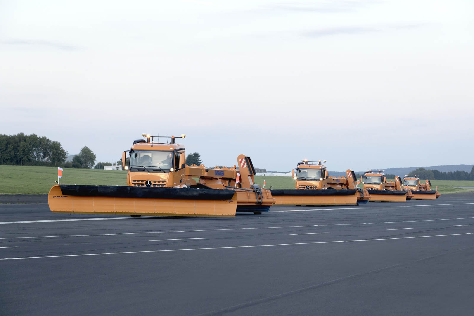 برفروبهای خودران بنز در فرودگاه فرانکفورت برفروبهای خودران بنز در فرودگاه فرانکفورت