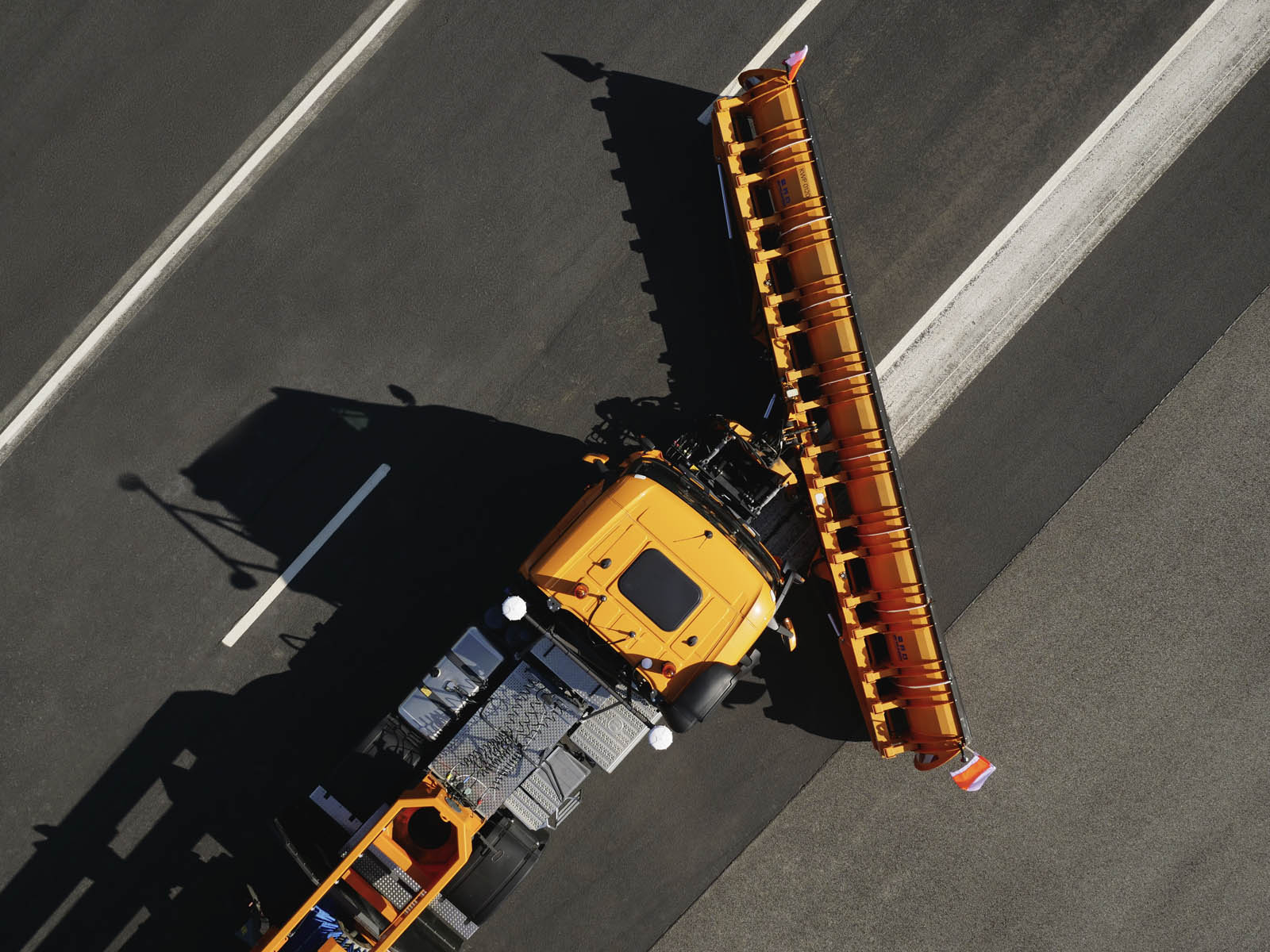 برفروبهای خودران بنز در فرودگاه فرانکفورت برفروبهای خودران بنز در فرودگاه فرانکفورت