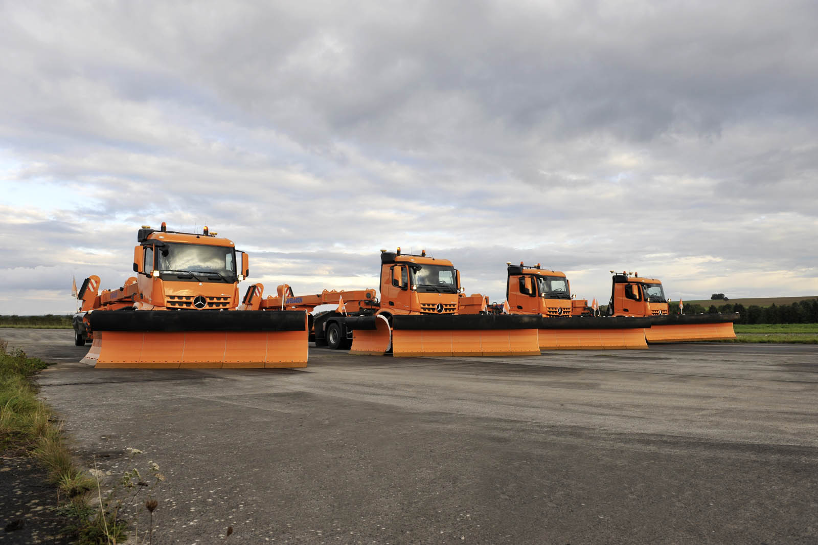 برفروبهای خودران بنز در فرودگاه فرانکفورت برفروبهای خودران بنز در فرودگاه فرانکفورت